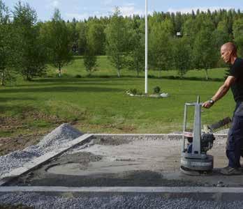 Gjutformen gör vi av 45 x 195 mm reglar. 2. Gjutformen armeras med 10 mm armeringsjärn.