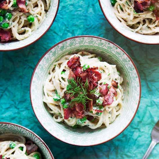 spenat och parmesan Pasta i mild blomkålssås