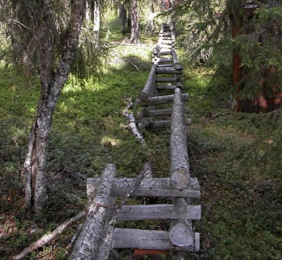 Gillesnuole kapell, Sorsele kommun, Västerbottens län Ovan vänster: När Sorsele blev kapellförsamling under Lycksele 1674 placerades det första kapellet i Gillesnuole.