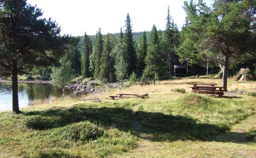Gillesnuole kapell, Sorsele kommun, Västerbottens län Ovan, vänster: Utsikt från kapellet mot stranden de