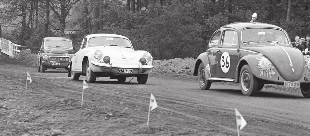 1962 Vi har just genomlevt Knutstorp Revival och Svenskt Sportvagnsmeeting, och tittar man bakåt så är det över 50 år sedan man gjorde de första trevande försöken att anordna racingtävlingar.