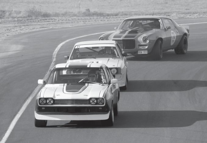 Bosse Bergström i Ford Capri, jagad av Anders Dahlgren, VW Scirocco och Patrik Molin, Chevrolet Camaro. Foto: Bengt-Åce Gustavsson. tjuvstart.