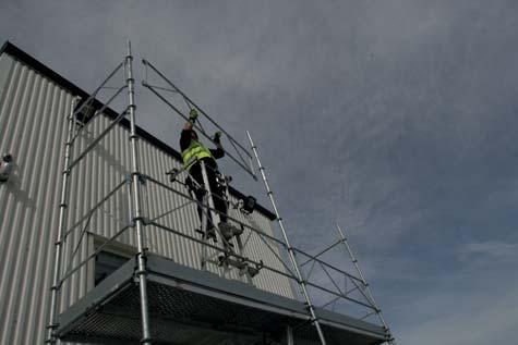 HiMount Monteringsplattform För fasadställning med systeminplankning är vår montageplattform +8 HiMount ett snabbt och säkert hjälpmedel för att säkert montera/demontera ställningens skyddsräck.