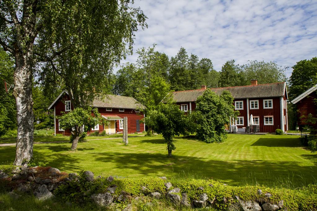 Färg Den vanligaste och traditionella fasadfärgen på trähus på landsbygden är Falu rödfärg som passar i de flesta miljöer.