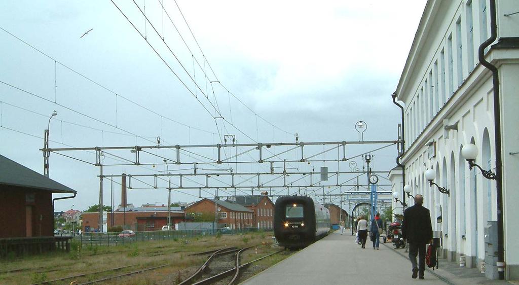 2 Korsningen vid Skeppsbrokajen har föreslagits bli ombyggd till cirkulationsplats för att få ett jämnare flöde genom korsningen, minskade emissioner och buller samt ökad säkerhet.