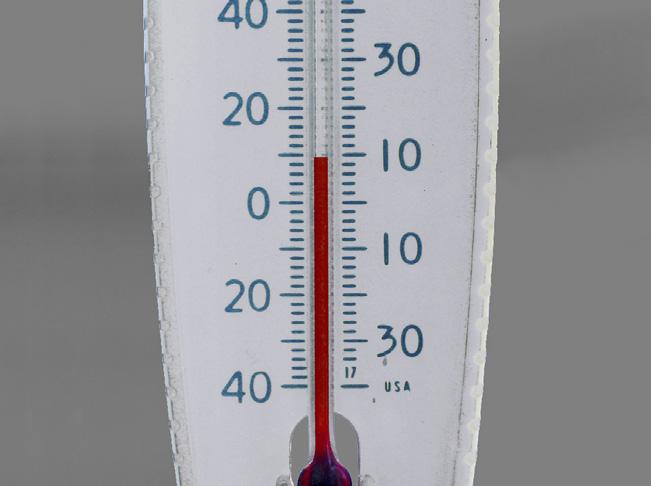 Temperatur mäts med olika anordningar som omvandlar värme, värmeenergi, till detekterbara storheter. Industriellt vanligast är termoelement, resistanstermometrar, termistorer och strålningspyrometrar.