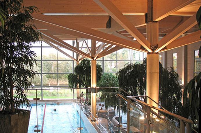 Lundbybadet, Simhall