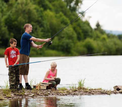 39 Du måste alltid ha ett giltigt fiskekort för fiskevårdsområdet där du fiskar. Observera fredningstiderna för olika fiskarter och bestämmelserna om storlek på de fiskar du tar upp.