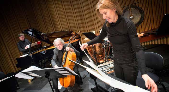 NOTISER Foto: Erik Holmstedt 10 ÅR I MUSIKENS FRAMKANT I många år drömde ett par eldsjälar hos oss på Norrbottensmusiken om en professionell kammarensemble i länet.