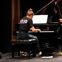 ARCTIC YOUTH JAZZ ORCHESTRA Foto: Per-Anders Burman Genom AYJO skapas möten mellan etablera och unga blivande musiker DET HÄR ÄR ARCTIC YOUTH JAZZ ORCHESTRA Arctic Youth Jazz Orchestra (AYJO) har