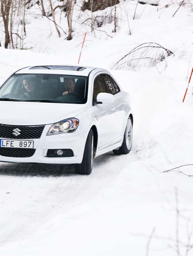 Kizashi? ISverige håller vi på att bli så ovana vid sedankarosser att nya Suzuki Kizashi Sport 2,4 4x4 sticker ut redan där. Så här snygg kan en sedan nämligen vara, om ni nu hade glömt det.