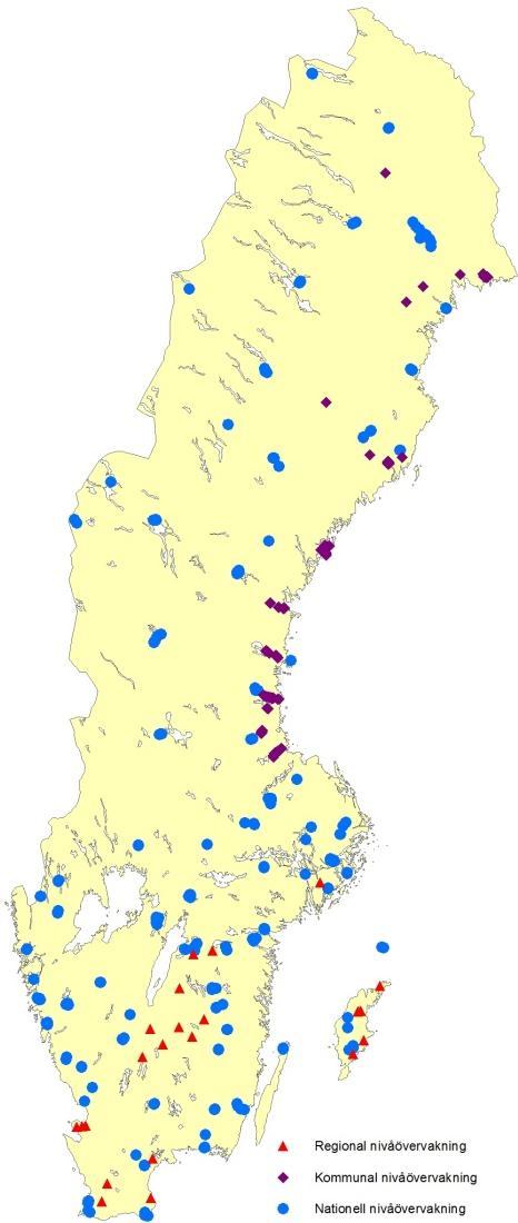 De stora, långsamreagerande, grundvattenmagasinen utgörs främst av isälvsavlagringar men nivåvariationerna kan även samvariera med andra grundvattenmagasin, exempelvis vissa sedimentära bergarter.