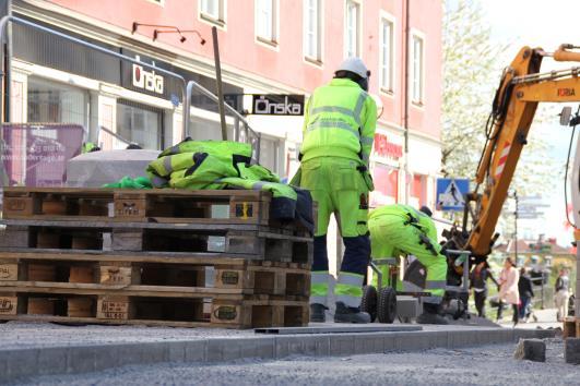 Olika sorters markanvisningar Vi arbetar med olika typer av mark-anvisningar som kan delas in i två huvudkategorier direktanvisning och anbudsförfarande.