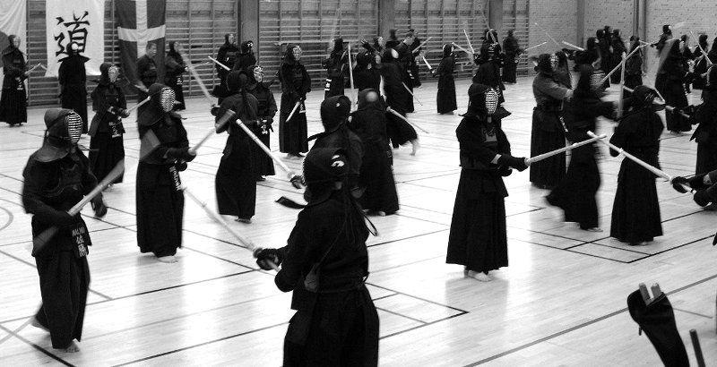 3. Träning, gradering och tävling Det finns lika många anledningar att träna kendo som det finns utövare.
