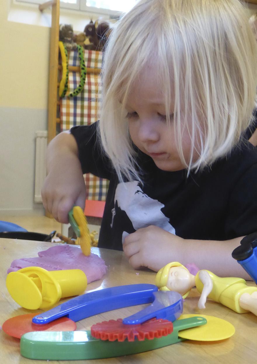 Öppen förskola en omtyckt mötesplats Birgitta var här som förälder för 23 år sedan. Nu kommer hon med sitt barnbarn och tycker att öppna förskolan fortfarande är fantastisk.