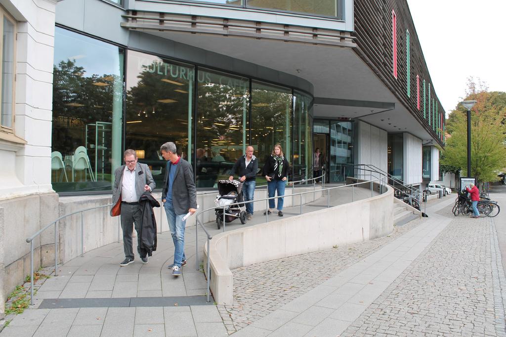 Vid om- och tillbyggnaden gjordes byggnaden om helt invändigt. Vissa delar av det gamla huset återanvändes dock. Verksamheten var delaktig under processen. Biblioteket var en aktiv beställare.