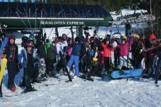 Aus dem Schulleben 34 Zweitägige Skireise für die Oberstufe Während die restlichen Schüler sich mit einem Tag begnügen mussten, durfte die Oberstufe schon am