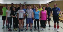 Für den Sommer ist ein größeres Beachvolleyballturnier geplant. Turnhalle statt.