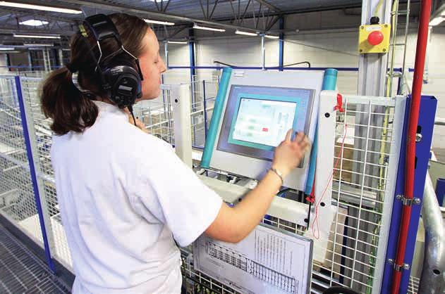 Reportage Reportage ANVÄNDARVÄNLIGT. Vid Automationsnytts förra besök 2010 visade operatören Therese Svensson hur hon får larm med automatisk röst via headset och visuellt via blinkande lamppelare.