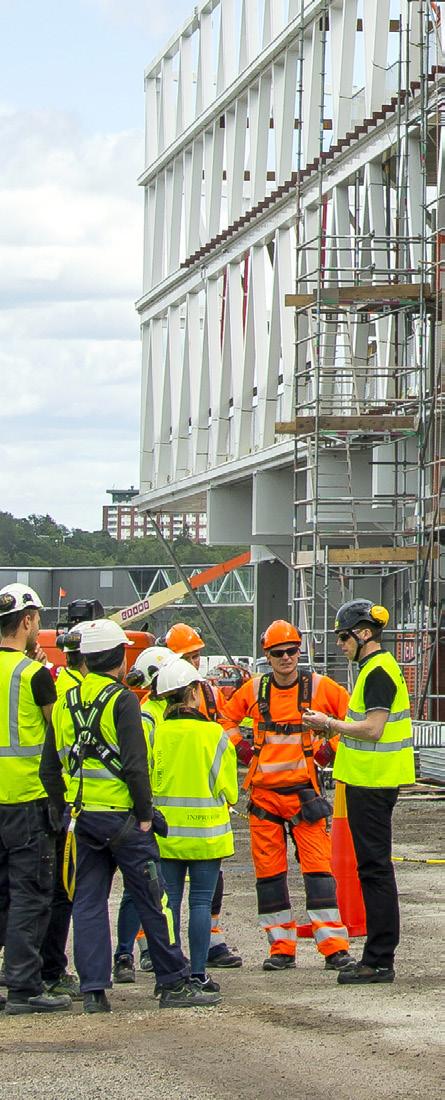 Vi identifierar situationer där risk för fall föreligger och lösningar projekteras in redan på ritbordet.