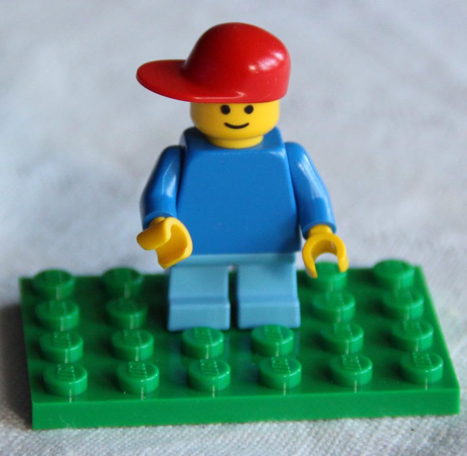 Uppgift 7 (10 p). Programkoden längst ner på sidan ritar en Lego-figur med OpenGL och C++.