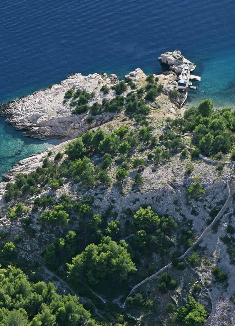 De 11 bästa stränderna kring Losinj Mali Lošinj 1. Veli žal Ön Losinj är omgiven av stränder. En större del av sträckan utgörs av sand- och småstensstränder.