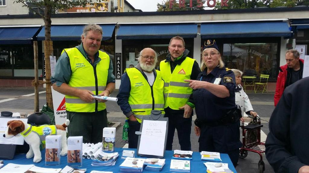 Polisens informationsbord med Grannsamverkan, men även NOS.