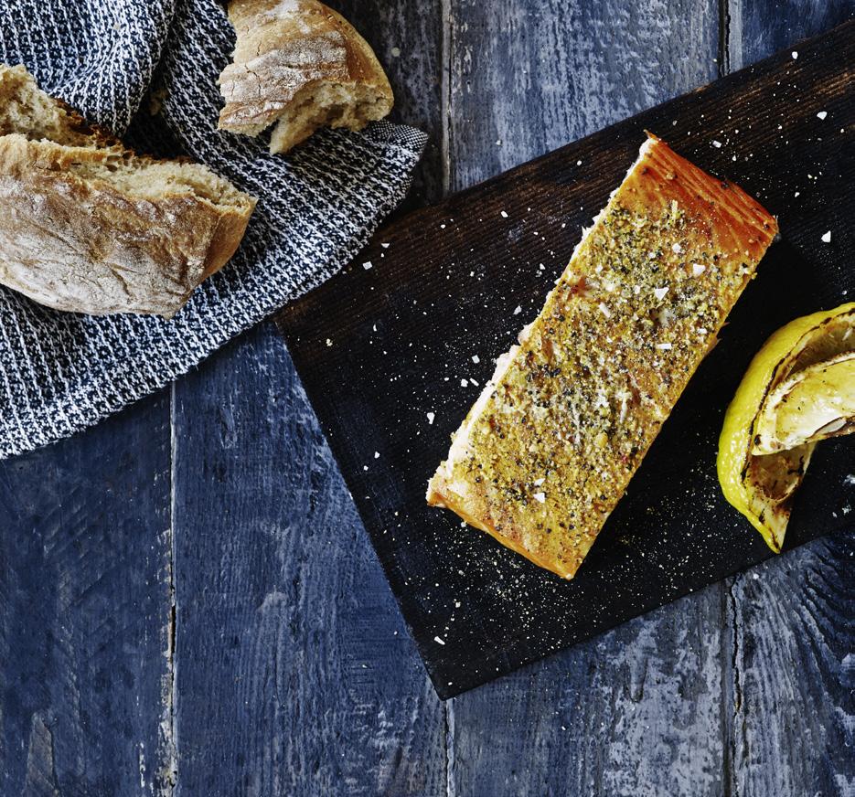 på grillformen. Pensla med olivolja och krydda rikligt med citronpeppar samt lite salt och peppar.