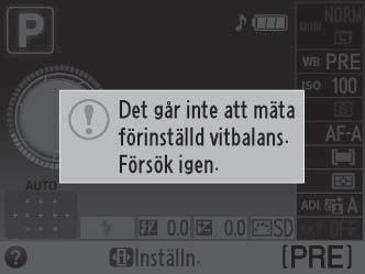 När kameran är redo att mäta vitbalansen, visas ett blinkande L (D) i sökaren och informationsdisplayen. 5 Mät vitbalansen.