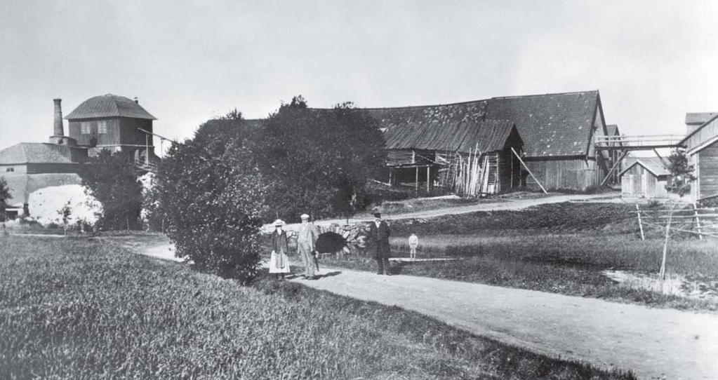 Hyttan och kolhusen omkring 1900. En till sin anläggning urgammal masugn, belägen ungefär en halv mil ifrån Nora stad. Ur: Nora Bergslag vid 1784 års slut. Erik Bergenskjöld.