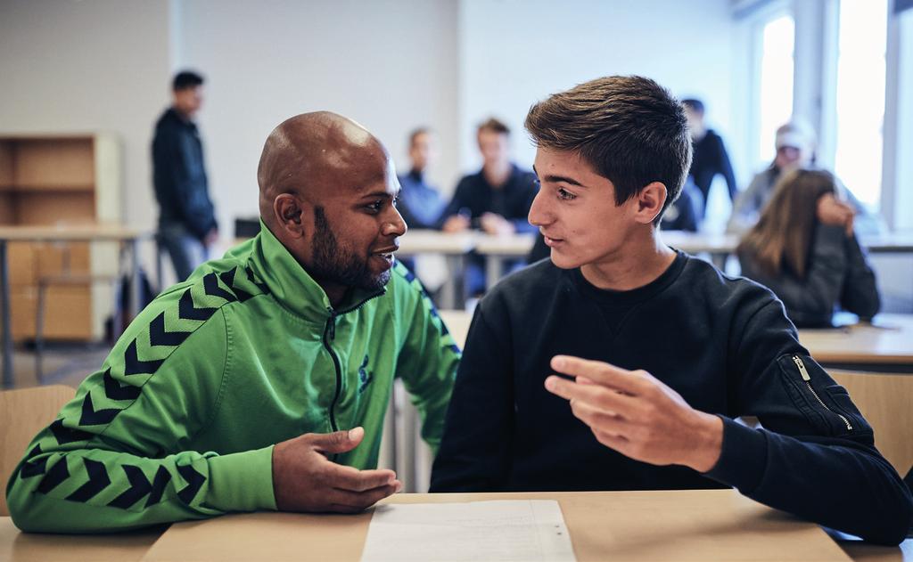 De flesta ämnen känner du till från grundskolan men här får du fördjupa dig i matematik, fysik, kemi och biologi.