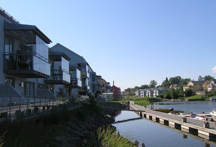 tig befolkningstillväxt. Väddö Kanalstad är ett planerat bostadsprojekt som innehåller omkring 200 nya lägenheter i anslutning till ortens centrum.