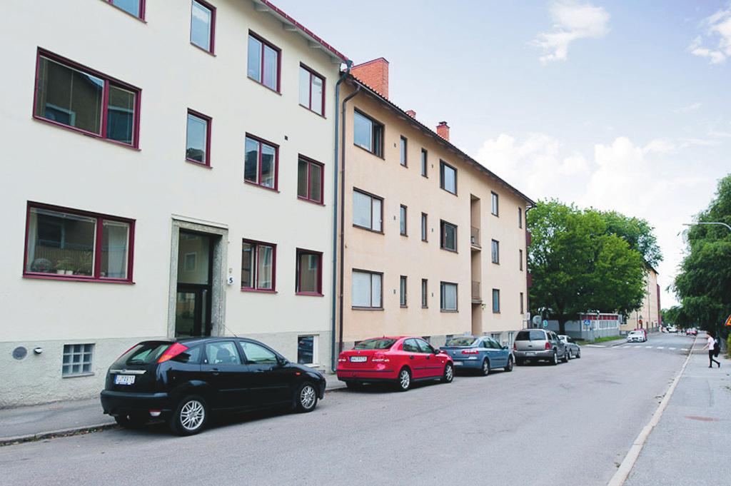 00 0733-99 79 07 Trädgårdsgatan 5 1.050.000 kr Mån. avg: 1.