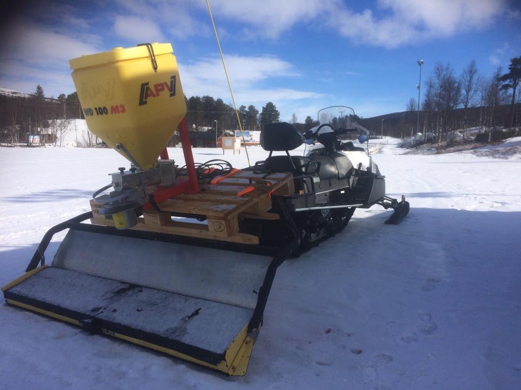 Tester i Bruksvallarna del 2 Nya tester gjordes på en ca 2,5 km lång slinga med produkt 1, 2 och 4 den 5-7 maj med 100 kg salt