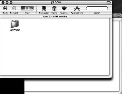 Att kopiera filer till din datorn (Macintosh) Stillbilds- och videoklippfiler som lagras på ett minneskort kan kopieras till din datorn och där spelas av.