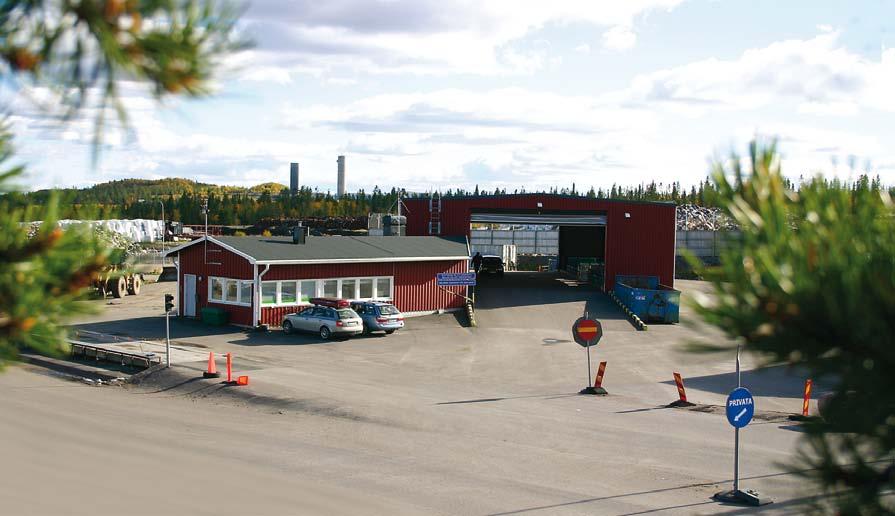 Återvinningscentraler På återvinningscentralen som ligger på Kiruna Avfallsanläggning (KAA) är du välkommen med avfall som möbler, metallskrot, deponirester, farligt avfall, däck, trädgårdsavfall,
