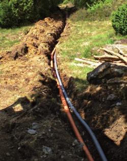 Isovarm förisolerade VA-system Fyllnadsmassor - förläggningsdjup Förläggning Isotermrör (rullar) och Isovarmrör (raka rör) är gjorda för nedgrävning i mark, men kan också placeras ovan mark eller