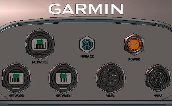 Utföra de sista anslutningarna till GPSMAP 4000/5000-plottern När strömkabeln och GPS-antennen (såväl som ev.