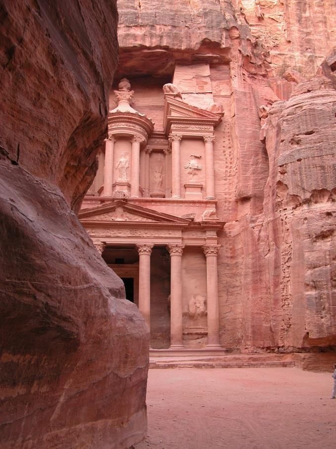 KLIPPSTADEN PETRA, 16 januari, heldag (1240 kr inklusive lunch) Klippstaden Petra är den kanske mest fascinerande platsen i Jordanien och ett av världens sju nya underverk, tillika listad bland