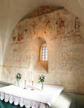 16. Marka kyrka 1100-talskyrka som renoverades under 2013 varvid unika medeltida målningar upptäcktes under de gamla puts lagren en sensationell upptäckt av stort konst- och kultur