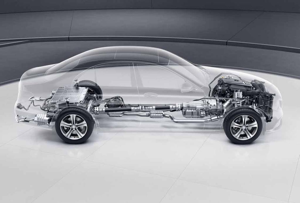 51 Mercedes-Benz Intelligent Hybrid i nya E 350 e Förstärkning för den kraftfulla kombinationen av elmotor och 4-cylindrig bensinmotor: ett högvoltsbatteri gör att du kan köra upp till 33 km på