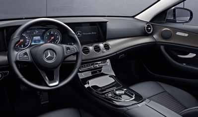 Höjdpunkter exteriört Mercedes-stjärna på motorhuven Kylarinklädnad med tre lameller Kylargrill med tredimensionell kromlist, främre lameller och vertikal lamell i krom,