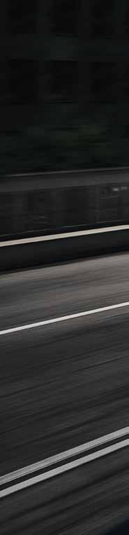 med låg förbrukning. Fyrhjulsdriften AMG Performance 4MATIC fördelar kraften i förhållandet 31 procent på framaxeln och 69 procent på bakaxeln rakt ned i asfalten.