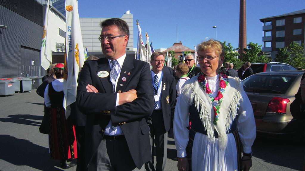 Jag och Britt-Marie på väg till lionsförbundets årsmöte i Jyväskylä sommaren 2012. Som tur är, ingår i DG:s arbete även klubbesök.