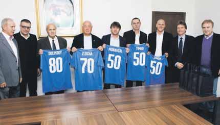 Jubilanti na SFZ Päť osobností slovenského futbalu, z ktorých sa každá dožila v roku 2015 okrúhleho jubilea, bolo hosťami Slovenského futbalového zväzu. Spolu to bolo okúhlych 300 rokov.