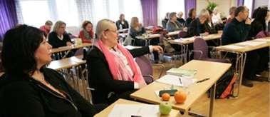 Våra studenter har olika bakgrund, en del gör utbildningen som en del i deras specialistläkarutbildning inom psykiatrin, en del jobbar inom socialtjänst eller på behandlingshem och några är