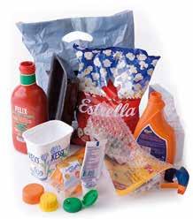 Plast Vad? ar i form av burkar, flaskor och dunkar samt gladpack, plastpåsar och plastkassar. Skölj ur förpackningarna innan du återvinner dem. Varför? Plast görs av olja.