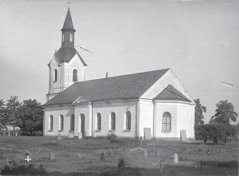 12 BYGGNADSVÅRDSRAPPORT 2007:58 Rogberga kyrko gård Kyrka och kyrkomiljön Rogberga socken ligger sydöst om Vättern och gränsar i nordväst till städerna Jönköping och Huskvarna.