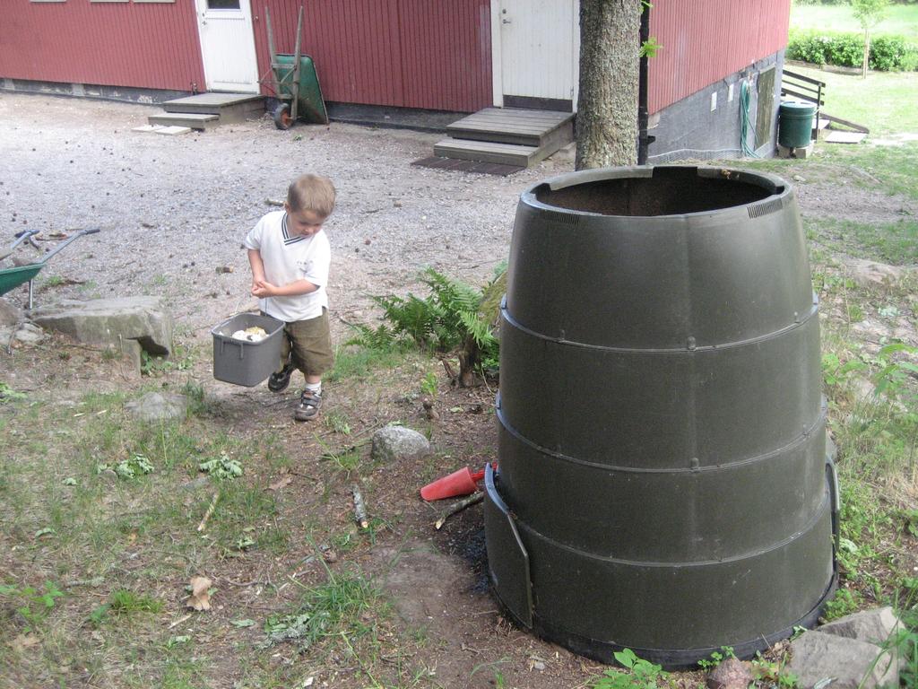 BAKGRUND OCH METOD Vi på förskolan har tidigare varit mer eller mindre engagerade i miljöarbetet. Grön Flagg är ett sätt att få gemensamma och konkreta mål att arbeta för.