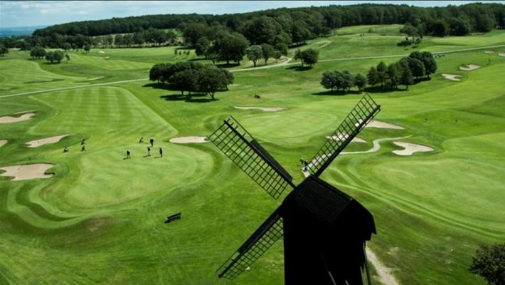 Den fantastiska parkbanan i Båstad är älskad av golfspelare. Båstad (12.